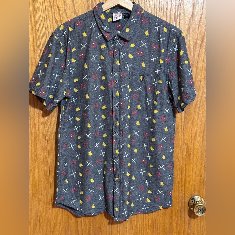 MARVEL Dead pool button down mens shirt sleeves sz large